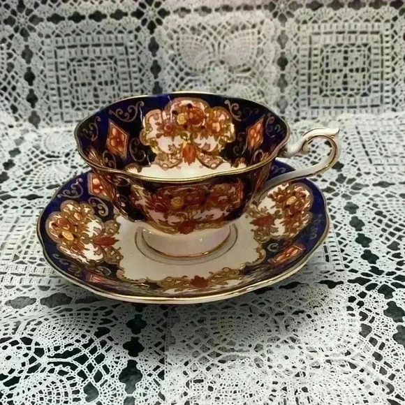 Royal Albert Heirloom Footed Cup &
Saucer england - Picture 2 of 16